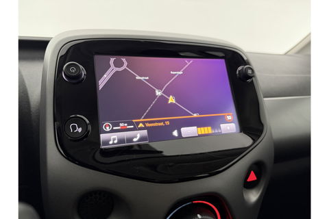 Toyota Aygo 1.0 VVT-i x-play Airco LED Cruise Camera Navigatie Elektrpakket