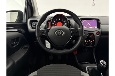 Toyota Aygo 1.0 VVT-i x-play Airco LED Cruise Camera Navigatie Elektrpakket