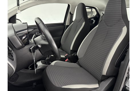 Toyota Aygo 1.0 VVT-i x-play Airco LED Cruise Camera Navigatie Elektrpakket