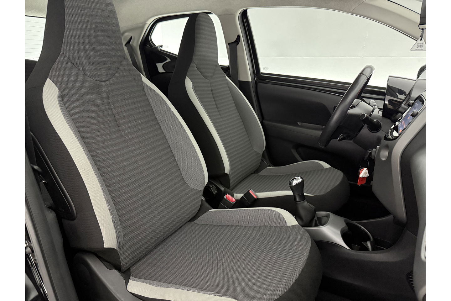 Toyota Aygo 1.0 VVT-i x-play Airco LED Cruise Camera Navigatie Elektrpakket