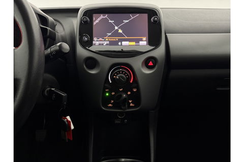 Toyota Aygo 1.0 VVT-i x-play Airco LED Cruise Camera Navigatie Elektrpakket