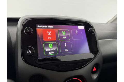 Toyota Aygo 1.0 VVT-i x-play Airco LED Cruise Camera Navigatie Elektrpakket