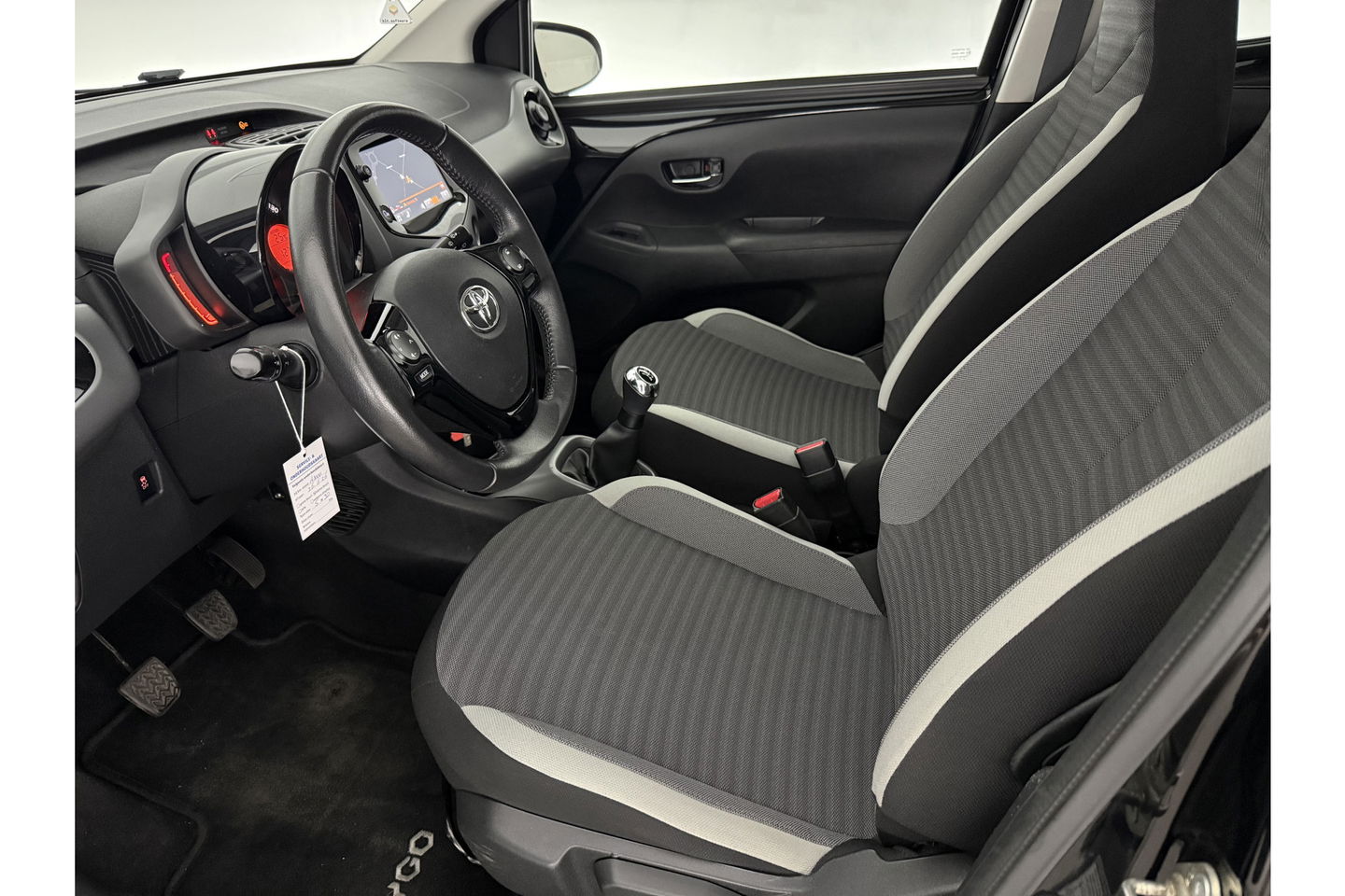 Toyota Aygo 1.0 VVT-i x-play Airco LED Cruise Camera Navigatie Elektrpakket