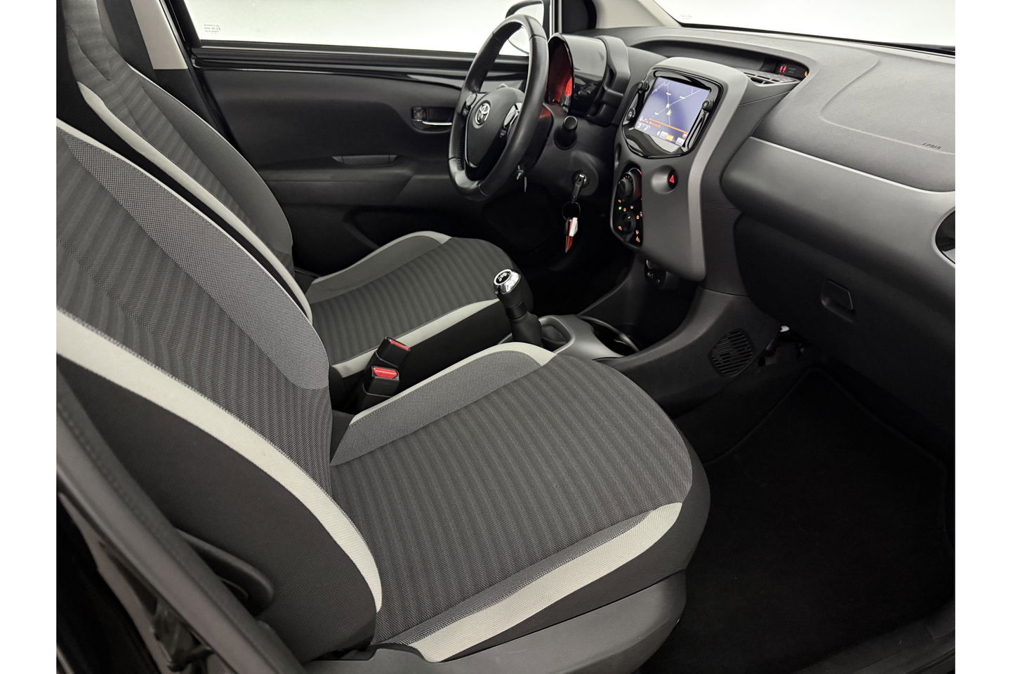 Toyota Aygo 1.0 VVT-i x-play Airco LED Cruise Camera Navigatie Elektrpakket