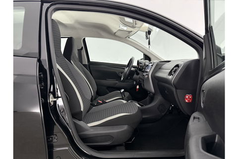 Toyota Aygo 1.0 VVT-i x-play Airco LED Cruise Camera Navigatie Elektrpakket