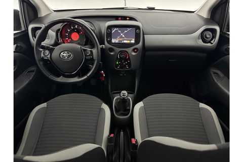 Toyota Aygo 1.0 VVT-i x-play Airco LED Cruise Camera Navigatie Elektrpakket