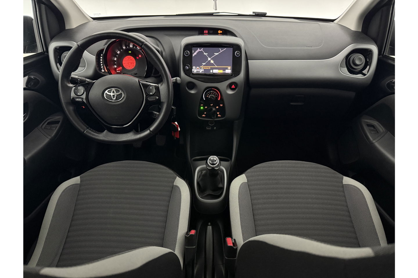 Toyota Aygo 1.0 VVT-i x-play Airco LED Cruise Camera Navigatie Elektrpakket