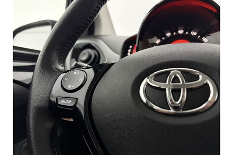 Toyota Aygo 1.0 VVT-i x-play Airco LED Cruise Camera Navigatie Elektrpakket