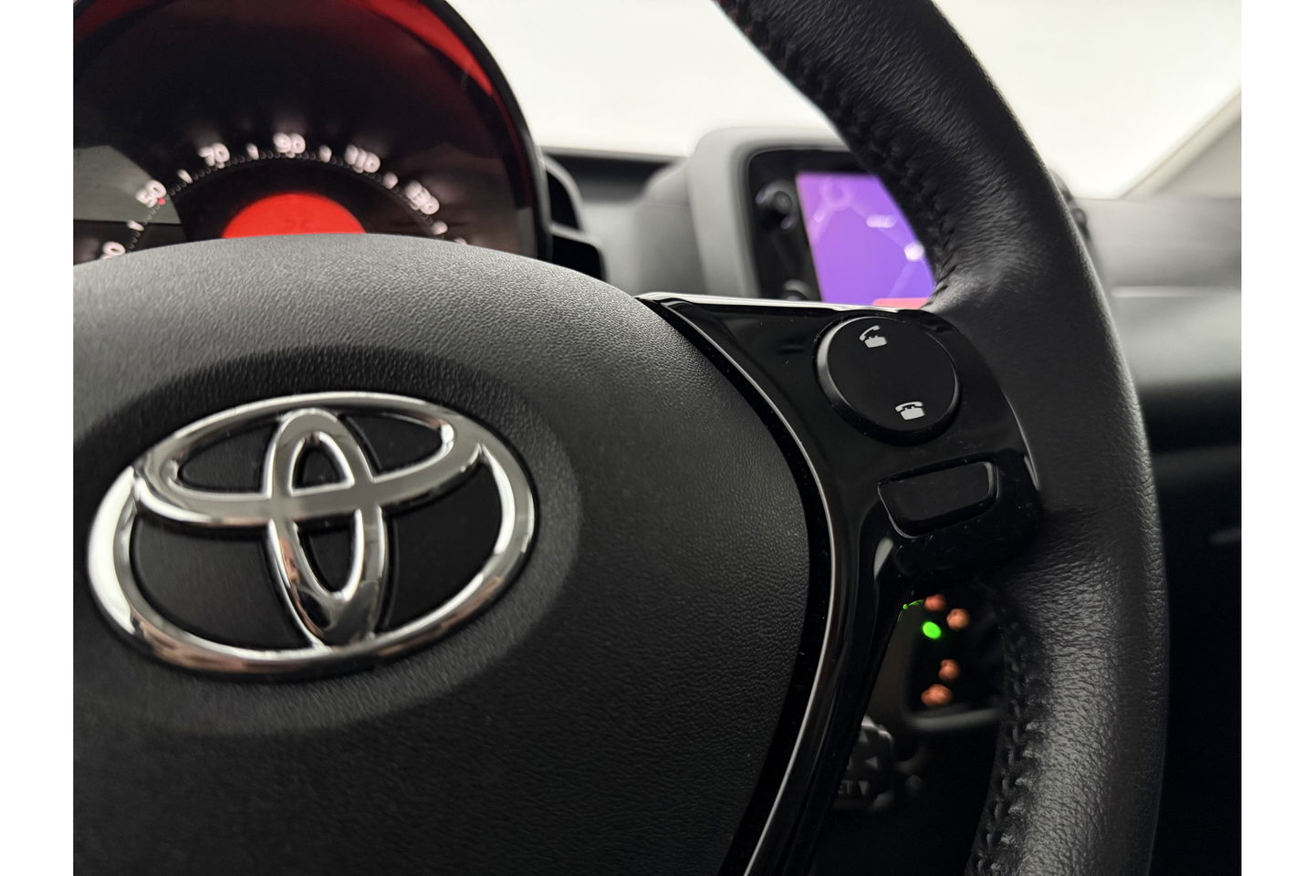 Toyota Aygo 1.0 VVT-i x-play Airco LED Cruise Camera Navigatie Elektrpakket