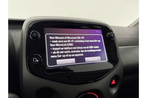 Toyota Aygo 1.0 VVT-i x-play Airco LED Cruise Camera Navigatie Elektrpakket