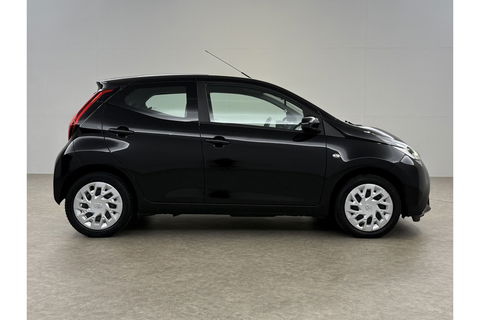 Toyota Aygo 1.0 VVT-i x-play Airco LED Cruise Camera Navigatie Elektrpakket