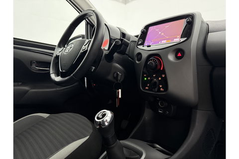Toyota Aygo 1.0 VVT-i x-play Airco LED Cruise Camera Navigatie Elektrpakket