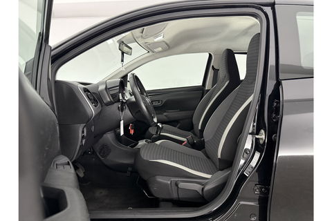 Toyota Aygo 1.0 VVT-i x-play Airco LED Cruise Camera Navigatie Elektrpakket