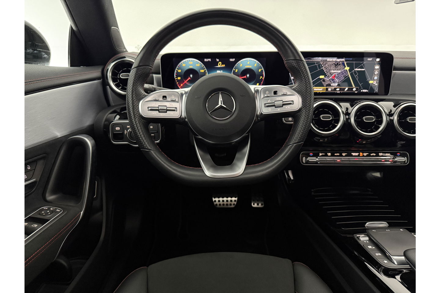 Mercedes-Benz CLA-Klasse 180 AMG Pano LED Trekhaak Virtual Camera Carplay Cruise Clima Navi PDC 18"LMV