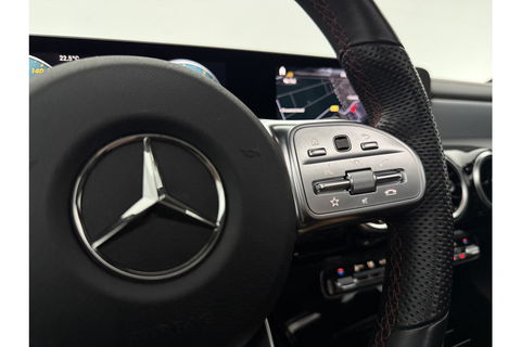 Mercedes-Benz CLA-Klasse 180 AMG Pano LED Trekhaak Virtual Camera Carplay Cruise Clima Navi PDC 18"LMV