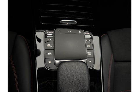 Mercedes-Benz CLA-Klasse 180 AMG Pano LED Trekhaak Virtual Camera Carplay Cruise Clima Navi PDC 18"LMV