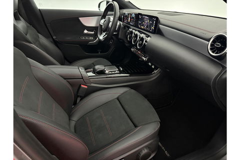 Mercedes-Benz CLA-Klasse 180 AMG Pano LED Trekhaak Virtual Camera Carplay Cruise Clima Navi PDC 18"LMV