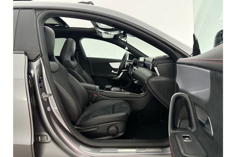 Mercedes-Benz CLA-Klasse 180 AMG Pano LED Trekhaak Virtual Camera Carplay Cruise Clima Navi PDC 18"LMV