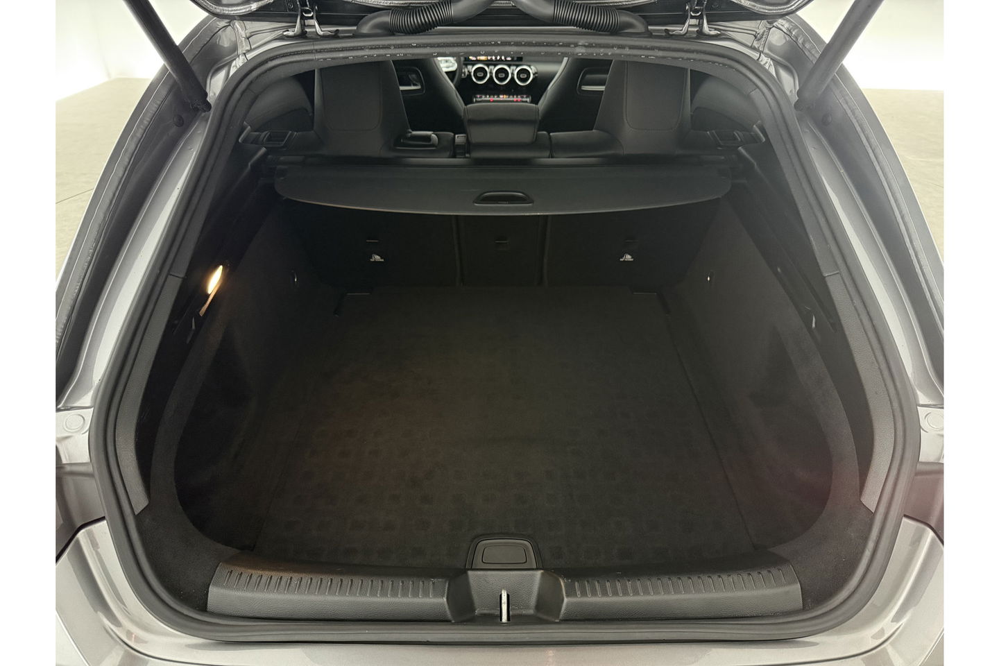 Mercedes-Benz CLA-Klasse 180 AMG Pano LED Trekhaak Virtual Camera Carplay Cruise Clima Navi PDC 18"LMV