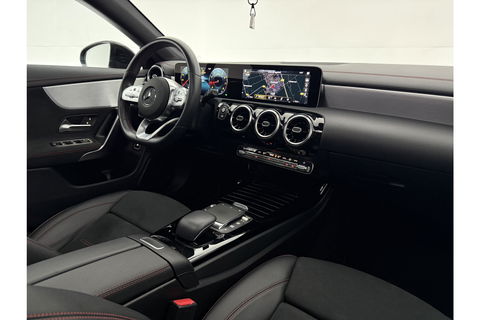 Mercedes-Benz CLA-Klasse 180 AMG Pano LED Trekhaak Virtual Camera Carplay Cruise Clima Navi PDC 18"LMV