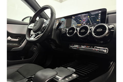 Mercedes-Benz CLA-Klasse 180 AMG Pano LED Trekhaak Virtual Camera Carplay Cruise Clima Navi PDC 18"LMV
