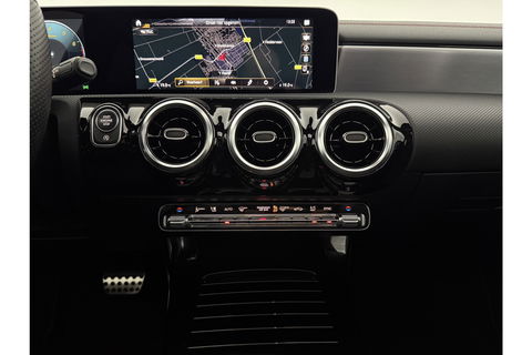 Mercedes-Benz CLA-Klasse 180 AMG Pano LED Trekhaak Virtual Camera Carplay Cruise Clima Navi PDC 18"LMV