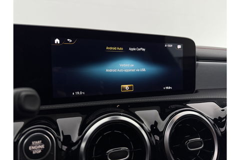 Mercedes-Benz CLA-Klasse 180 AMG Pano LED Trekhaak Virtual Camera Carplay Cruise Clima Navi PDC 18"LMV