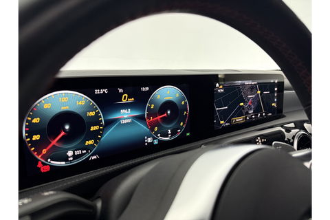 Mercedes-Benz CLA-Klasse 180 AMG Pano LED Trekhaak Virtual Camera Carplay Cruise Clima Navi PDC 18"LMV