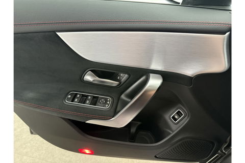 Mercedes-Benz CLA-Klasse 180 AMG Pano LED Trekhaak Virtual Camera Carplay Cruise Clima Navi PDC 18"LMV
