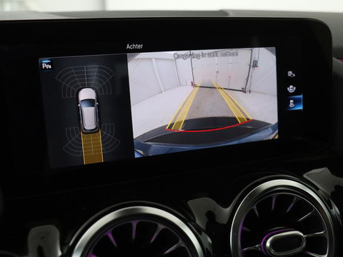 Mercedes-Benz B-Klasse 180 Business Solution Luxury | Leder | Trekhaak | Stoelverwarming | Camera | Navigatie | Full LED | Park Assist | Sfeerverlichting | Widescreen
