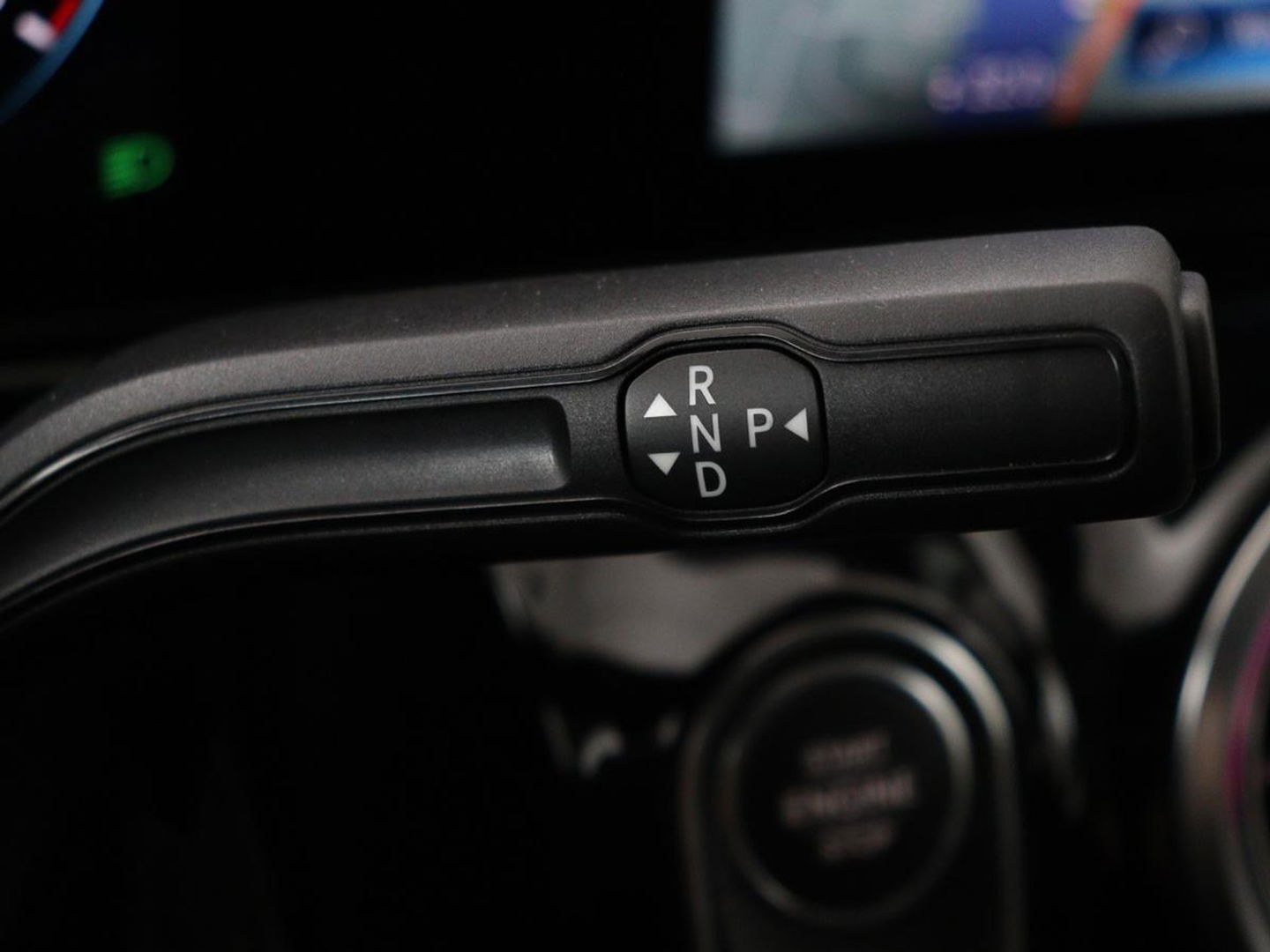 Mercedes-Benz B-Klasse 180 Business Solution Luxury | Leder | Trekhaak | Stoelverwarming | Camera | Navigatie | Full LED | Park Assist | Sfeerverlichting | Widescreen