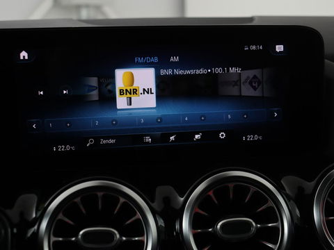 Mercedes-Benz B-Klasse 180 Business Solution Luxury | Leder | Trekhaak | Stoelverwarming | Camera | Navigatie | Full LED | Park Assist | Sfeerverlichting | Widescreen