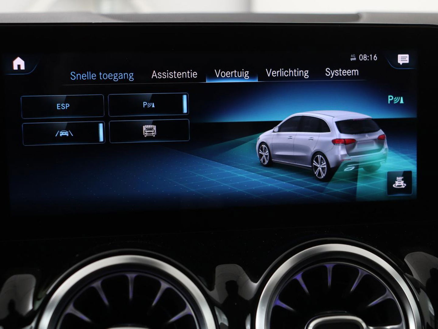 Mercedes-Benz B-Klasse 180 Business Solution Luxury | Leder | Trekhaak | Stoelverwarming | Camera | Navigatie | Full LED | Park Assist | Sfeerverlichting | Widescreen