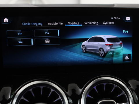 Mercedes-Benz B-Klasse 180 Business Solution Luxury | Leder | Trekhaak | Stoelverwarming | Camera | Navigatie | Full LED | Park Assist | Sfeerverlichting | Widescreen