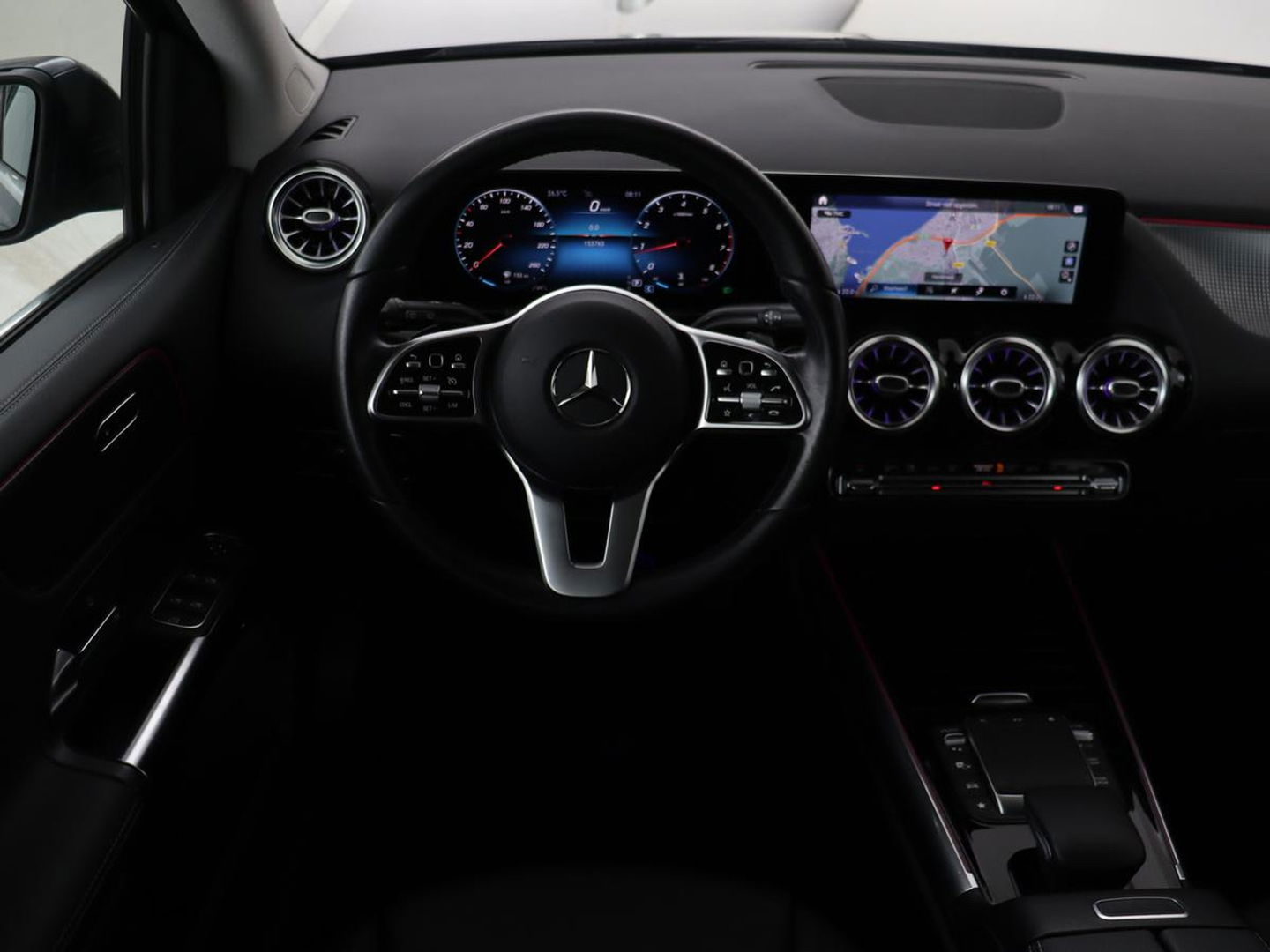 Mercedes-Benz B-Klasse 180 Business Solution Luxury | Leder | Trekhaak | Stoelverwarming | Camera | Navigatie | Full LED | Park Assist | Sfeerverlichting | Widescreen
