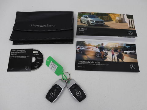 Mercedes-Benz B-Klasse 180 Business Solution Luxury | Leder | Trekhaak | Stoelverwarming | Camera | Navigatie | Full LED | Park Assist | Sfeerverlichting | Widescreen