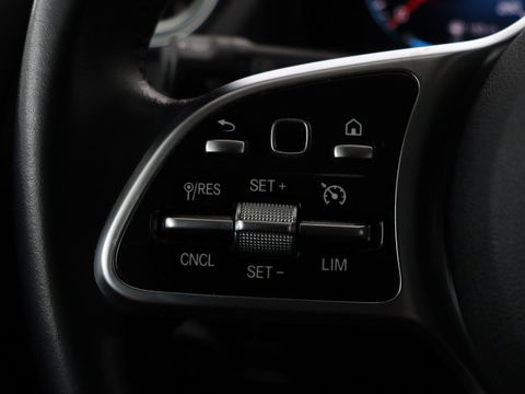 Mercedes-Benz B-Klasse 180 Business Solution Luxury | Leder | Trekhaak | Stoelverwarming | Camera | Navigatie | Full LED | Park Assist | Sfeerverlichting | Widescreen