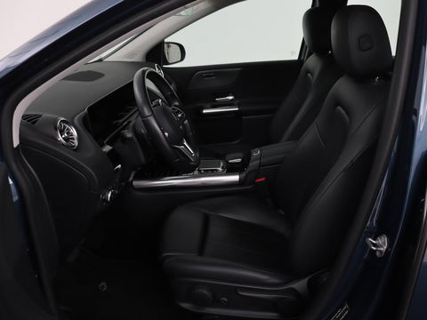 Mercedes-Benz B-Klasse 180 Business Solution Luxury | Leder | Trekhaak | Stoelverwarming | Camera | Navigatie | Full LED | Park Assist | Sfeerverlichting | Widescreen