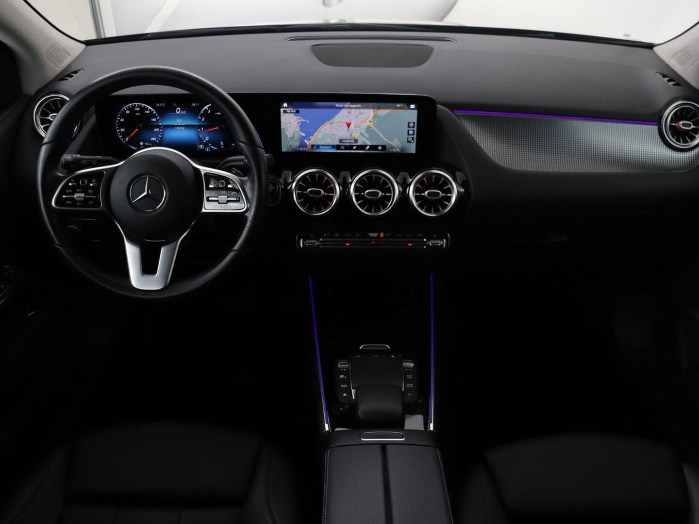 Mercedes-Benz B-Klasse 180 Business Solution Luxury | Leder | Trekhaak | Stoelverwarming | Camera | Navigatie | Full LED | Park Assist | Sfeerverlichting | Widescreen