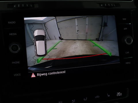 Volkswagen Golf 1.0 TSI Comfortline Business | Stoelverwarming | Camera | Massage | Carplay | Adaptive cruise | Navigatie | Climate control | Getint glas