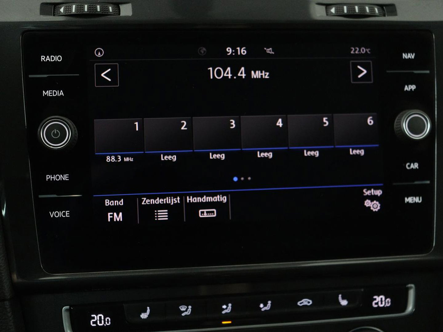 Volkswagen Golf 1.0 TSI Comfortline Business | Stoelverwarming | Camera | Massage | Carplay | Adaptive cruise | Navigatie | Climate control | Getint glas