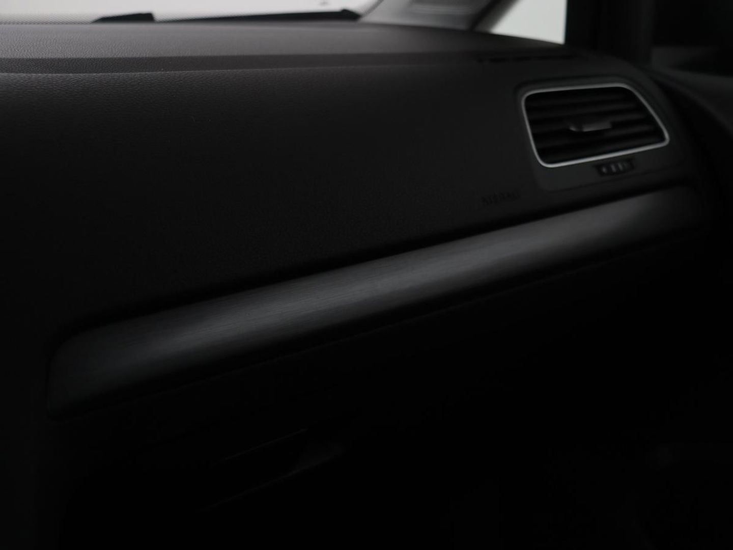 Volkswagen Golf 1.0 TSI Comfortline Business | Stoelverwarming | Camera | Massage | Carplay | Adaptive cruise | Navigatie | Climate control | Getint glas