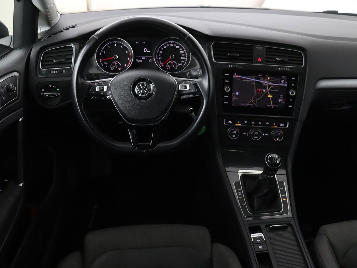 Volkswagen Golf 1.0 TSI Comfortline Business | Stoelverwarming | Camera | Massage | Carplay | Adaptive cruise | Navigatie | Climate control | Getint glas