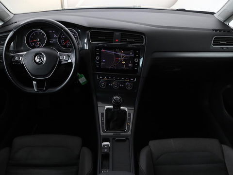 Volkswagen Golf 1.0 TSI Comfortline Business | Stoelverwarming | Camera | Massage | Carplay | Adaptive cruise | Navigatie | Climate control | Getint glas