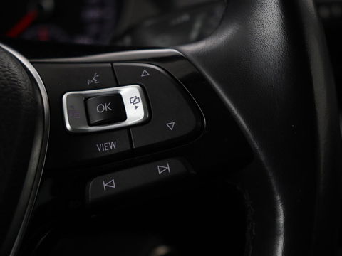 Volkswagen Golf 1.0 TSI Comfortline Business | Stoelverwarming | Camera | Massage | Carplay | Adaptive cruise | Navigatie | Climate control | Getint glas