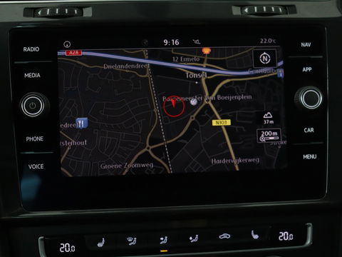 Volkswagen Golf 1.0 TSI Comfortline Business | Stoelverwarming | Camera | Massage | Carplay | Adaptive cruise | Navigatie | Climate control | Getint glas