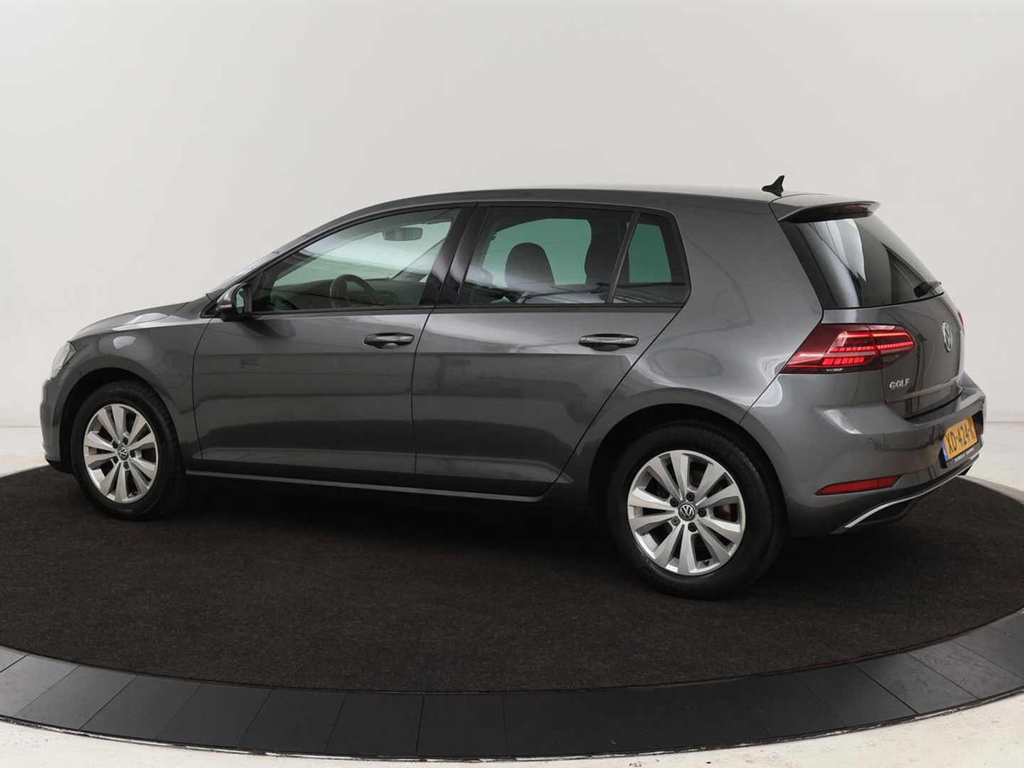 Volkswagen Golf 1.0 TSI Comfortline Business | Stoelverwarming | Camera | Massage | Carplay | Adaptive cruise | Navigatie | Climate control | Getint glas