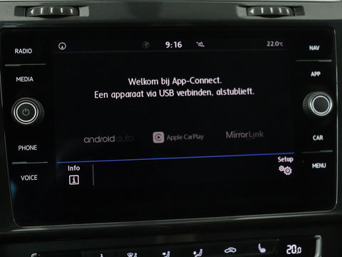 Volkswagen Golf 1.0 TSI Comfortline Business | Stoelverwarming | Camera | Massage | Carplay | Adaptive cruise | Navigatie | Climate control | Getint glas