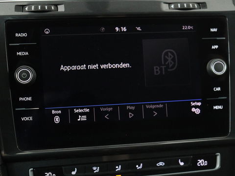 Volkswagen Golf 1.0 TSI Comfortline Business | Stoelverwarming | Camera | Massage | Carplay | Adaptive cruise | Navigatie | Climate control | Getint glas