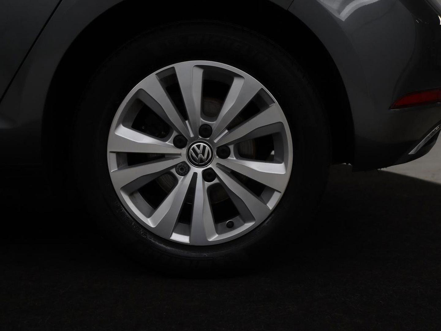 Volkswagen Golf 1.0 TSI Comfortline Business | Stoelverwarming | Camera | Massage | Carplay | Adaptive cruise | Navigatie | Climate control | Getint glas